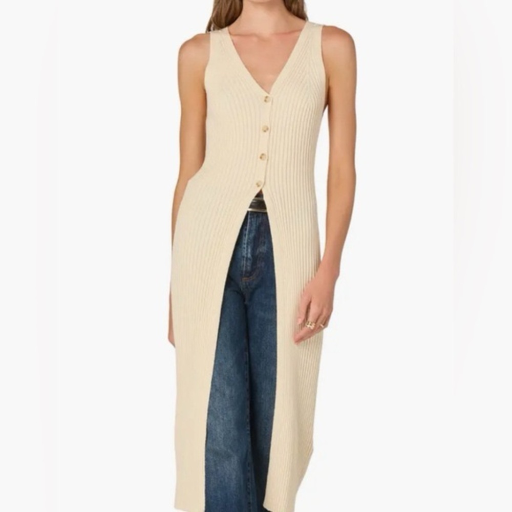 Astr Long Ribbed Sleeveless Button-Front Tunic in Cream
